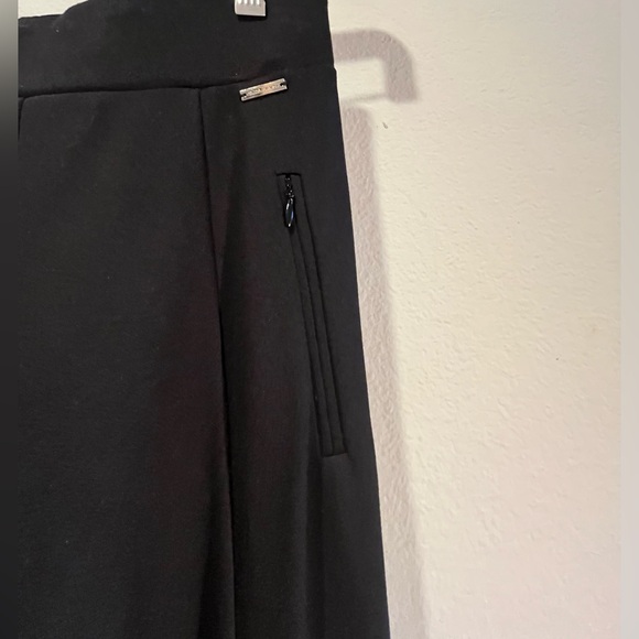 T TAHARI BLACK ELASTIC WAIST TAPERED LEG STRETCHY WOMEN'S PANTS SIZE XS PREOWNED - Picture 2 of 5